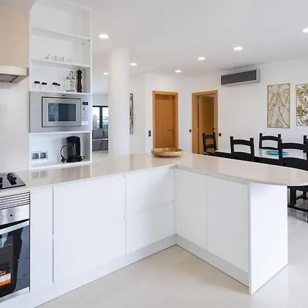 Luxury Sea View, Swimming Pool & Tennis Apartamento